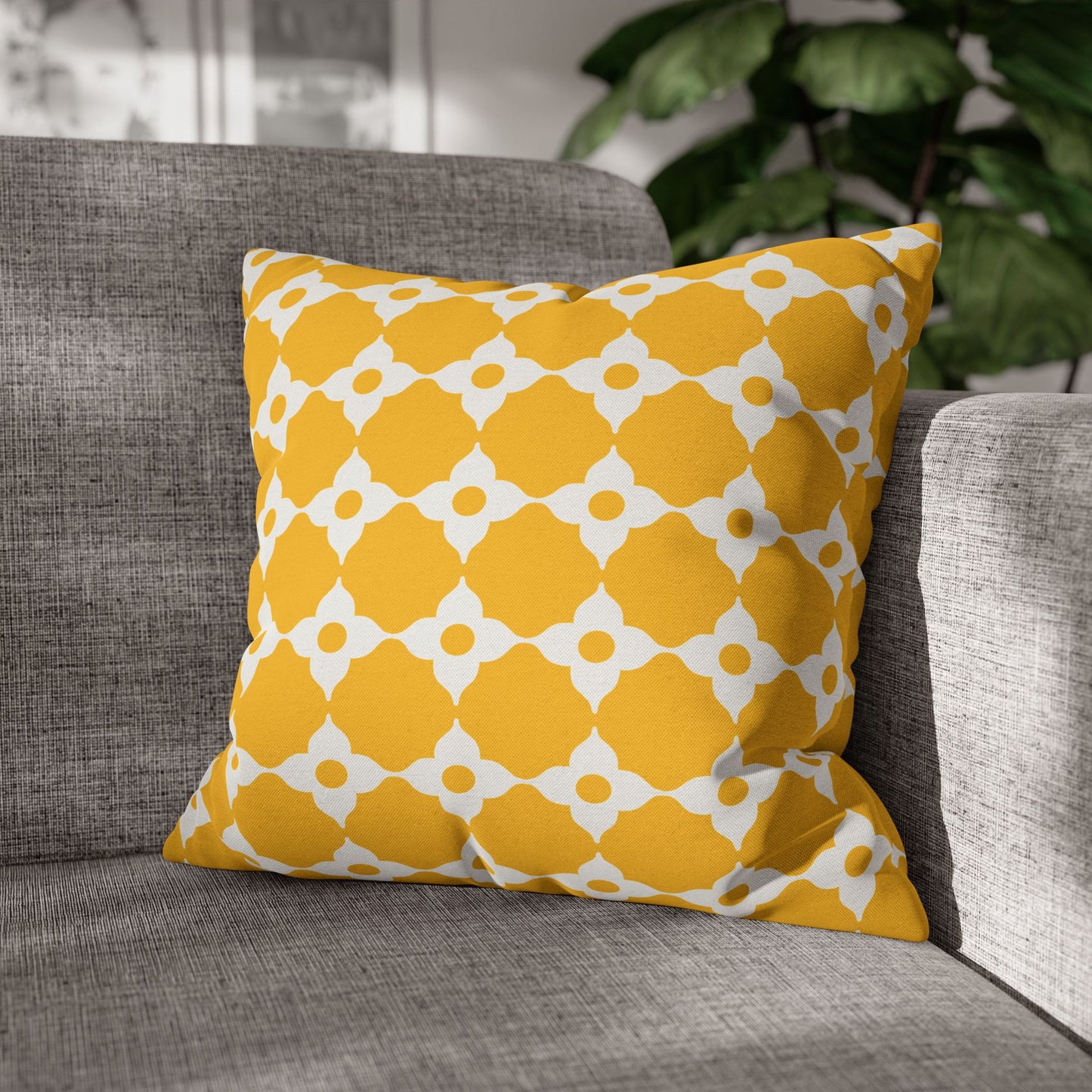 Quatrefoil Patterned Throw Pillow