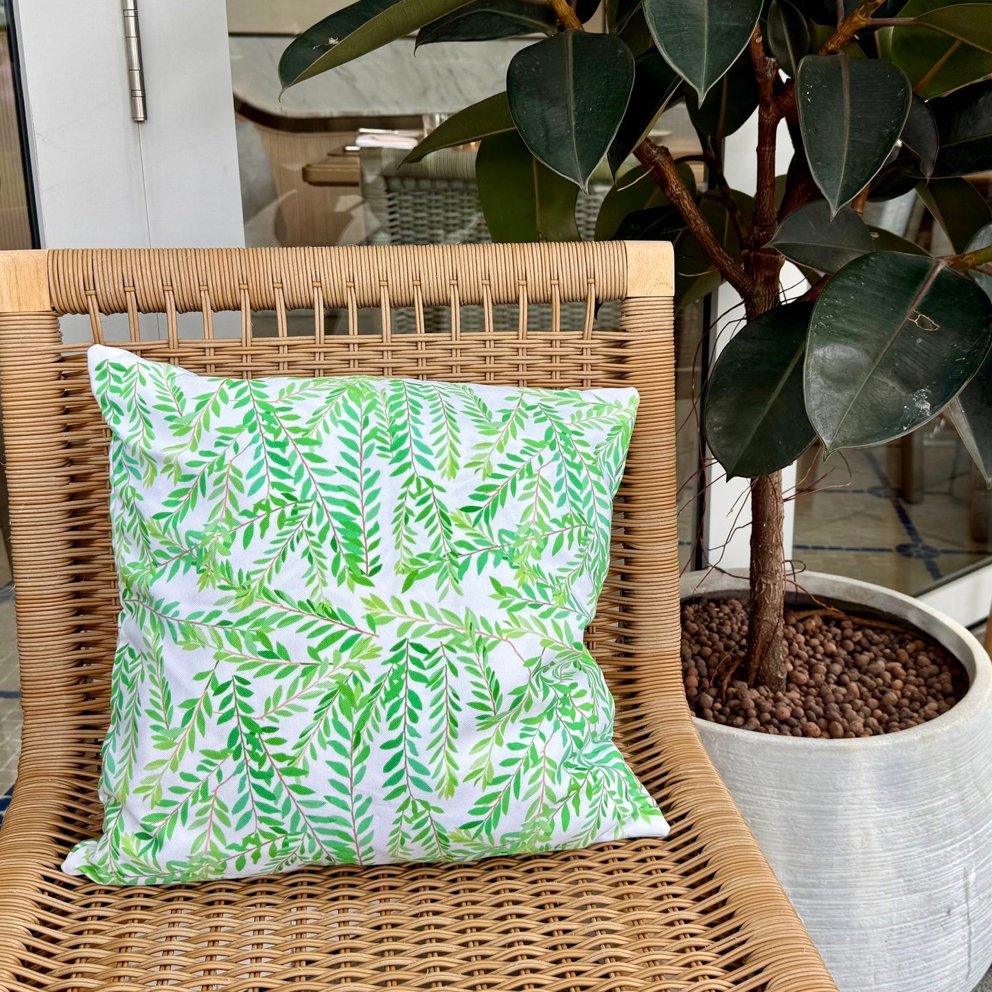 Green Leaves of Myrtle-Leaf Leaf-Flower Pillowcase